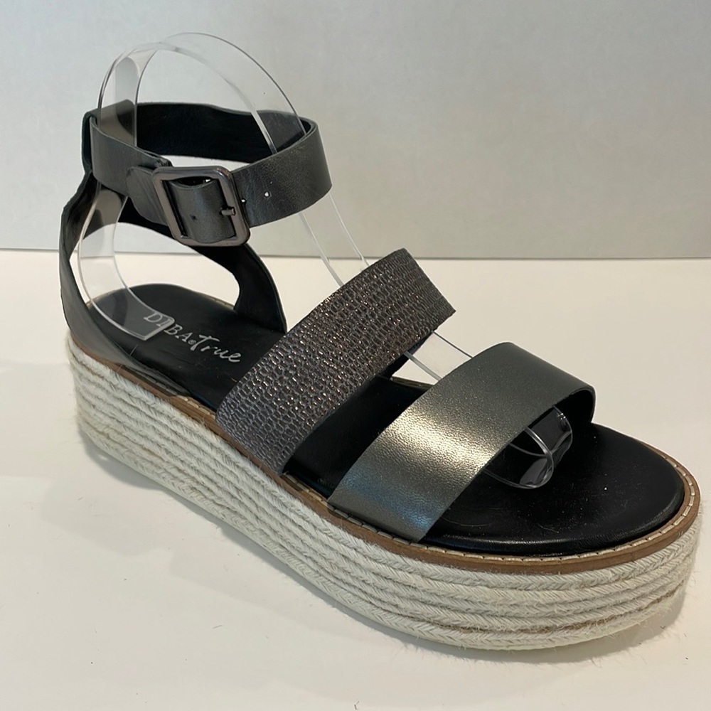 🆕🌸Sandals. Size 9M. Brown with a slight metallic. Gorgeous! NWOB!